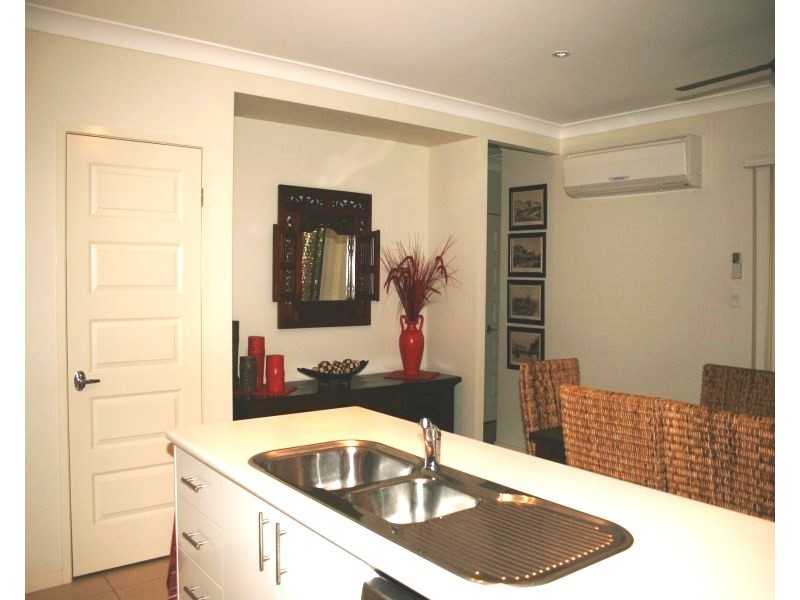 19 Merindah Street, Coochiemudlo Island QLD 4184