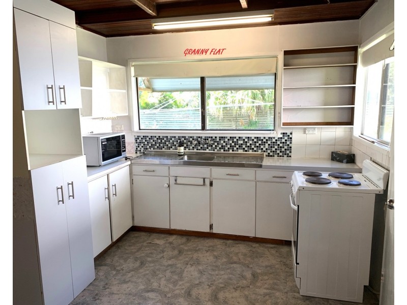 6 Mooroondu Street, Coochiemudlo Island QLD 4184