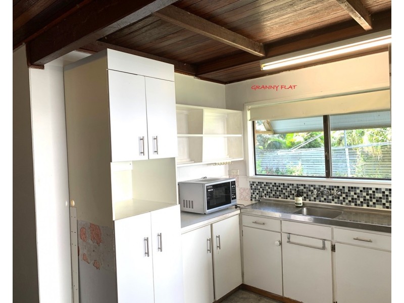 6 Mooroondu Street, Coochiemudlo Island QLD 4184