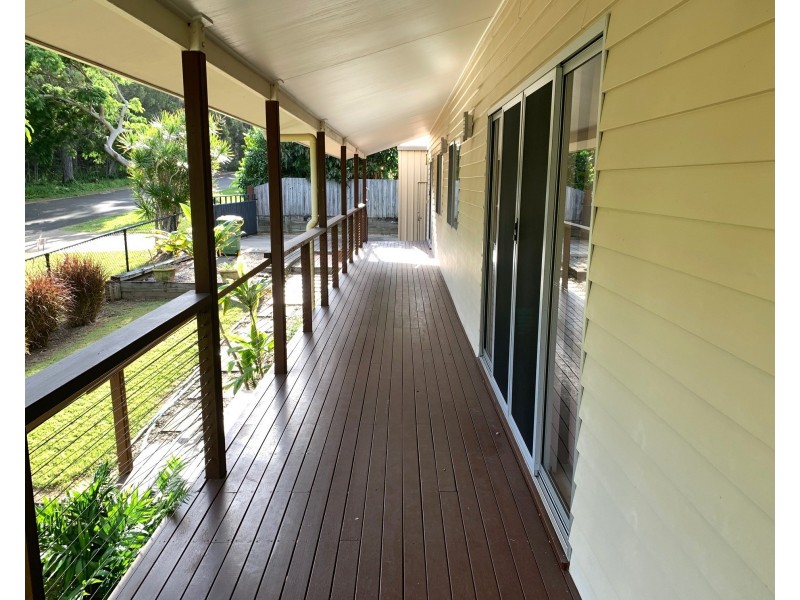 60 Elizabeth Street, Coochiemudlo Island QLD 4184