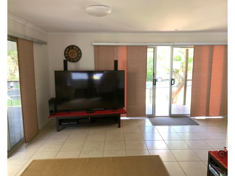 60 Elizabeth Street, Coochiemudlo Island QLD 4184