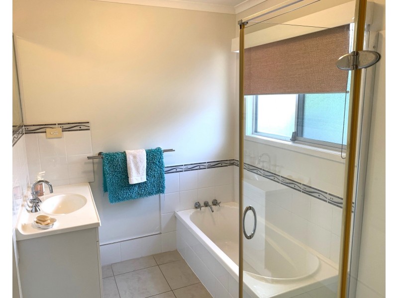 60 Elizabeth Street, Coochiemudlo Island QLD 4184