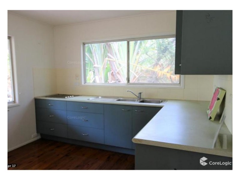 24 Victoria Parade, Coochiemudlo Island QLD 4184