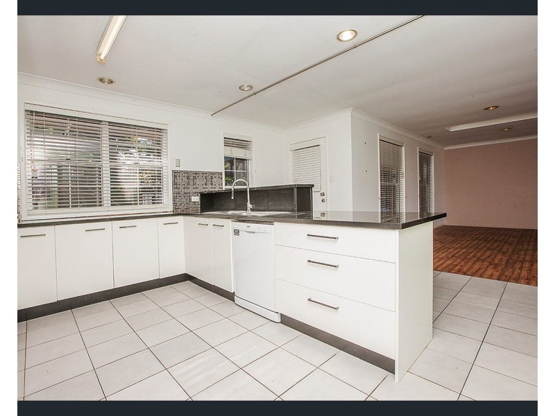 8 Chinnock Street, Alexandra Hills QLD 4161