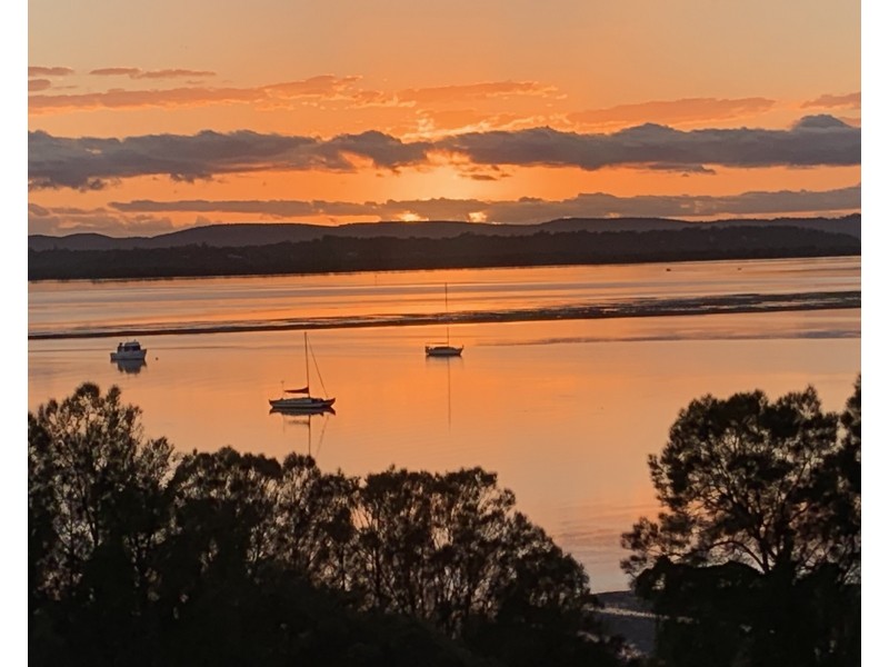 10 Wilson Esplanade, Redland Bay QLD 4165