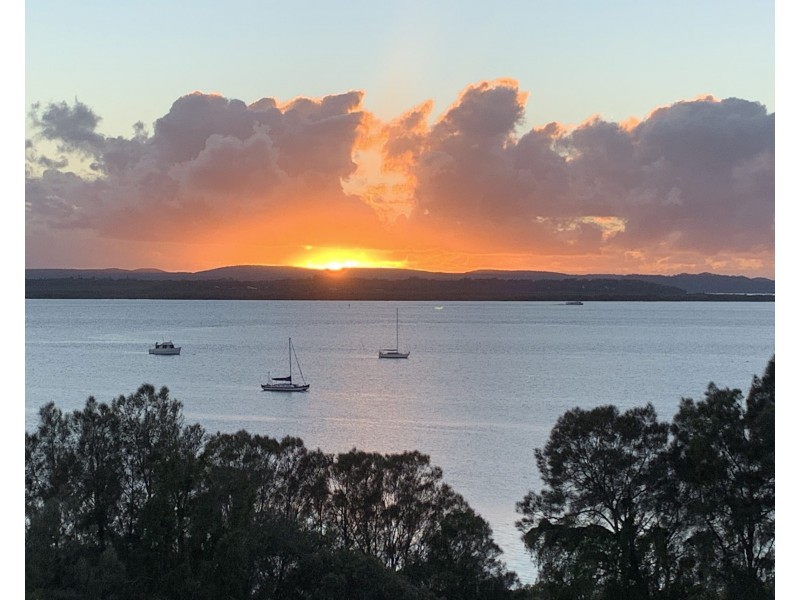 10 Wilson Esplanade, Redland Bay QLD 4165