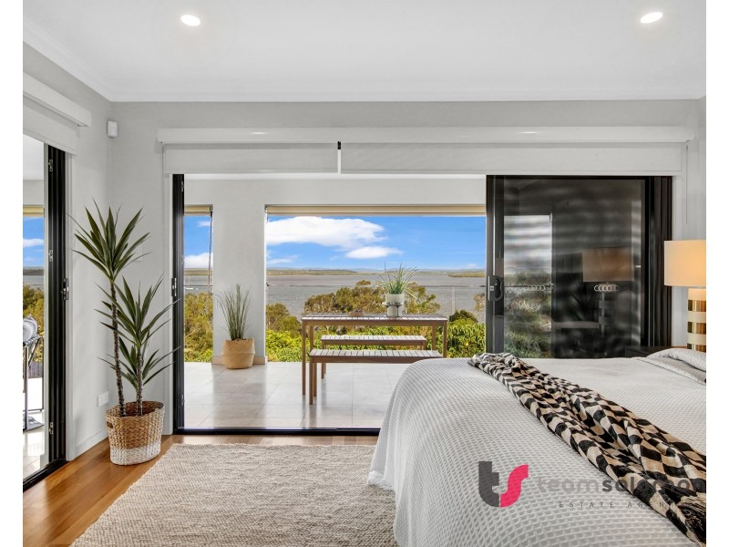 10 Wilson Esplanade, Redland Bay QLD 4165