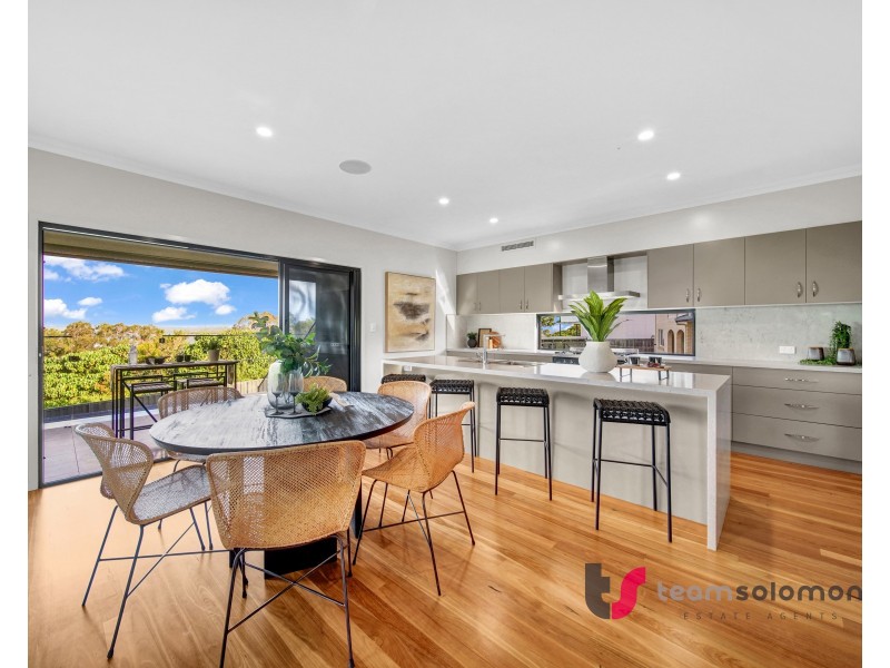 10 Wilson Esplanade, Redland Bay QLD 4165
