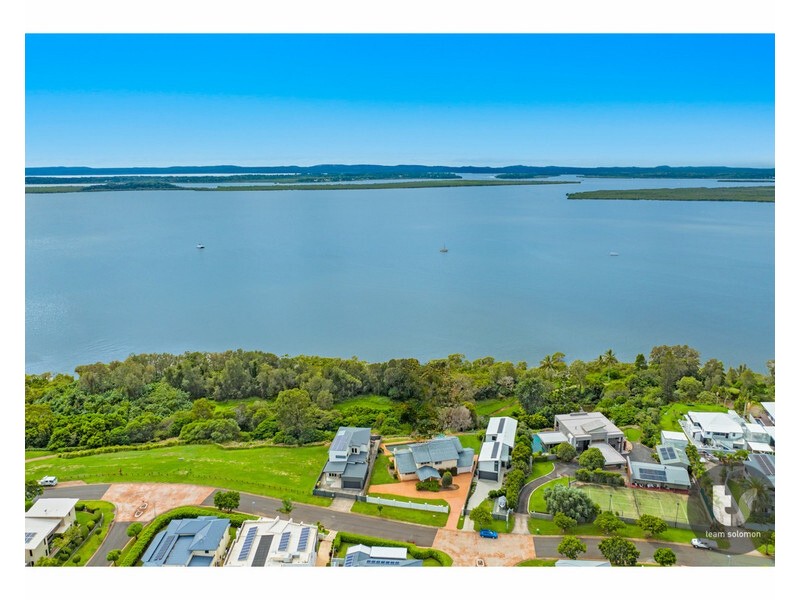 10 Wilson Esplanade, Redland Bay QLD 4165