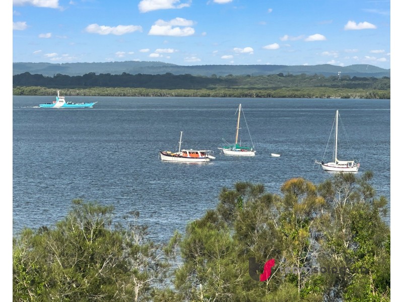 10 Wilson Esplanade, Redland Bay QLD 4165