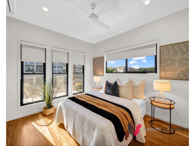 10 Wilson Esplanade, Redland Bay QLD 4165