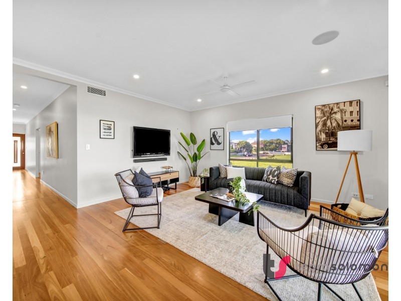10 Wilson Esplanade, Redland Bay QLD 4165