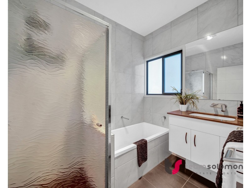 10 Wilson Esplanade, Redland Bay QLD 4165