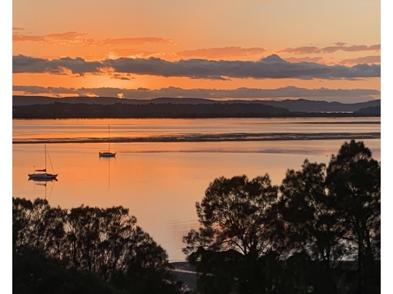 10 Wilson Esplanade, Redland Bay QLD 4165