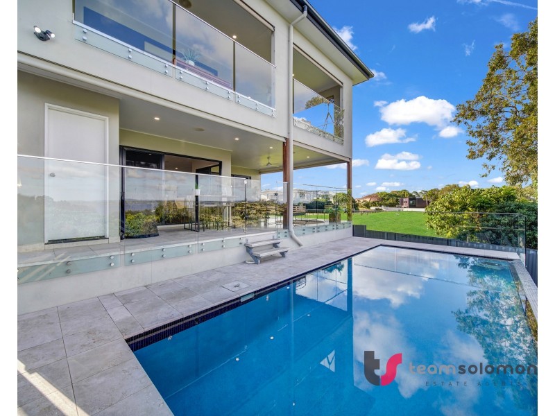 10 Wilson Esplanade, Redland Bay QLD 4165