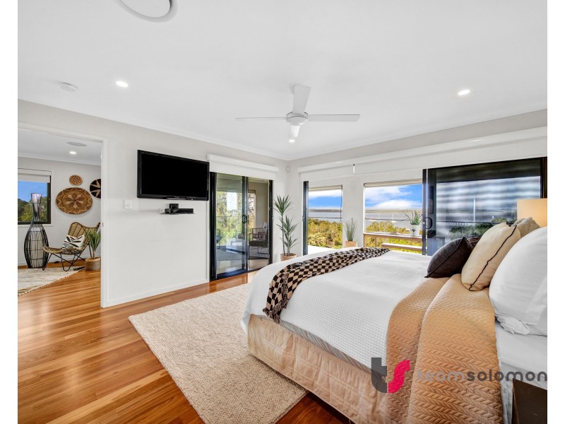 10 Wilson Esplanade, Redland Bay QLD 4165