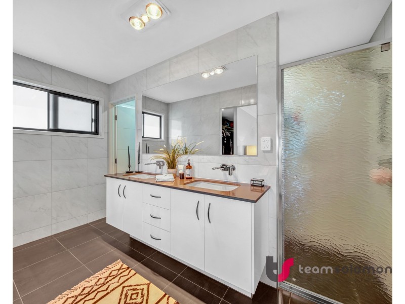 10 Wilson Esplanade, Redland Bay QLD 4165