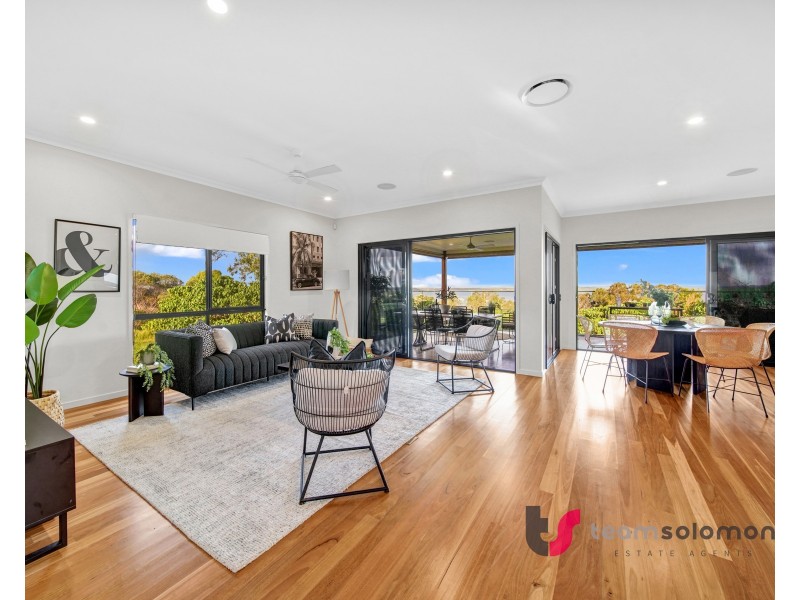 10 Wilson Esplanade, Redland Bay QLD 4165