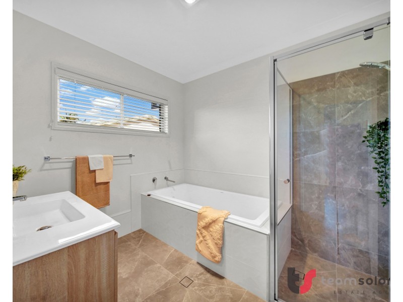 8 Anita Street, Redland Bay QLD 4165
