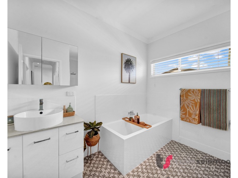 6 Holly Road, Victoria Point QLD 4165