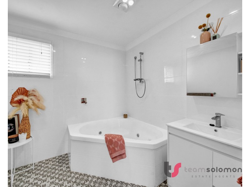 6 Holly Road, Victoria Point QLD 4165