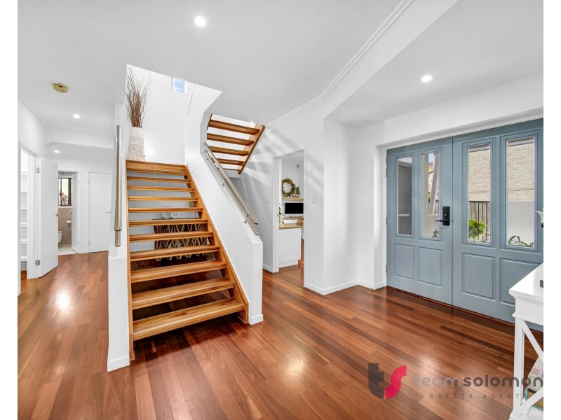 3 Wilson Esplanade, Redland Bay QLD 4165