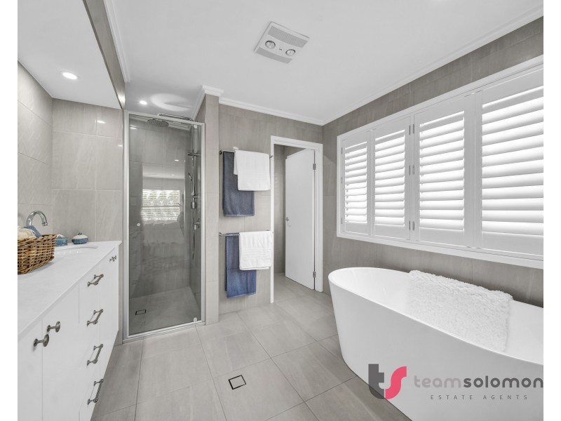 3 Wilson Esplanade, Redland Bay QLD 4165
