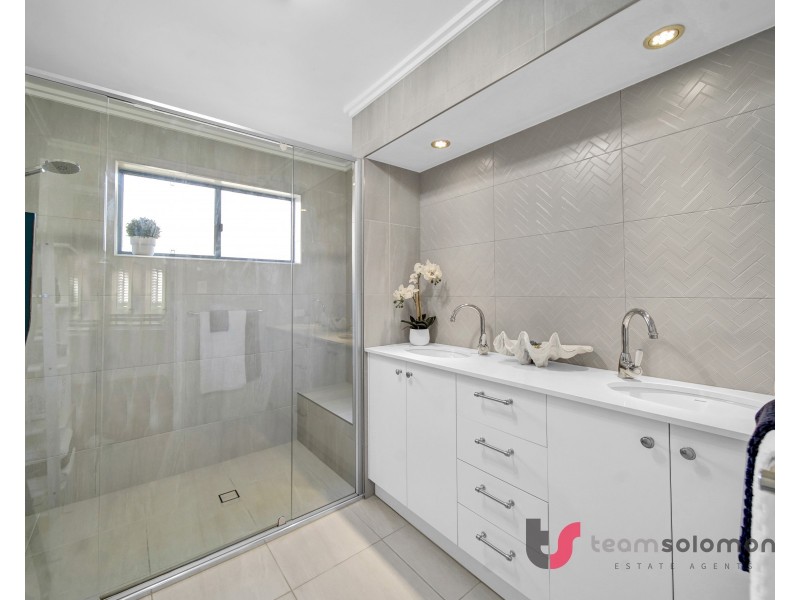 3 Wilson Esplanade, Redland Bay QLD 4165