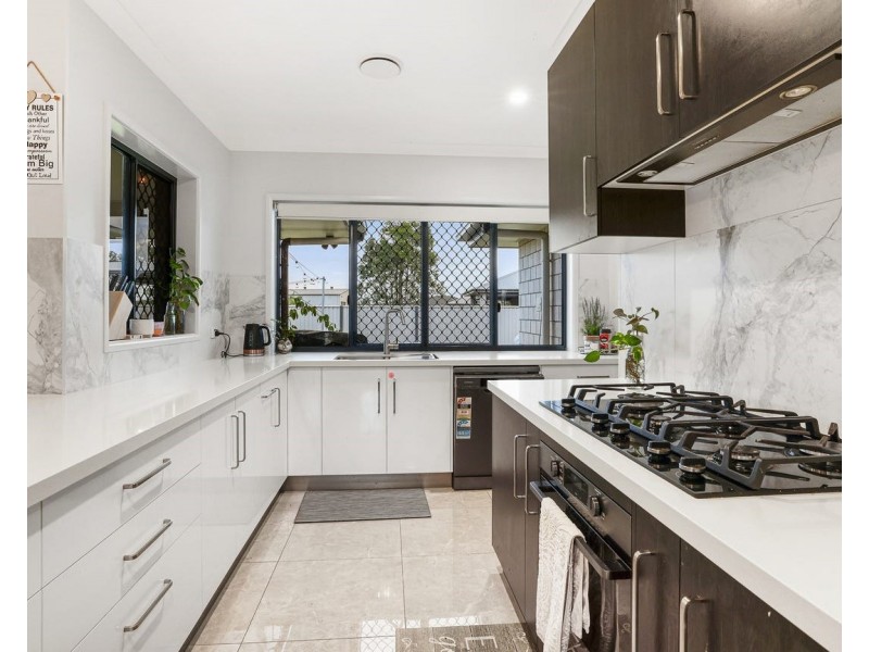 2 Daintree Court, Branyan QLD 4670