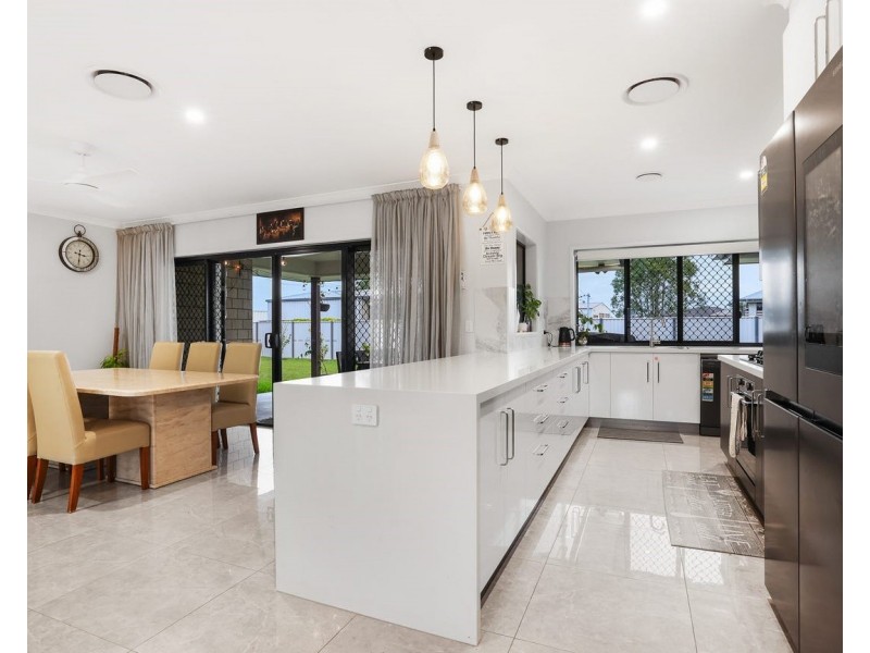 2 Daintree Court, Branyan QLD 4670