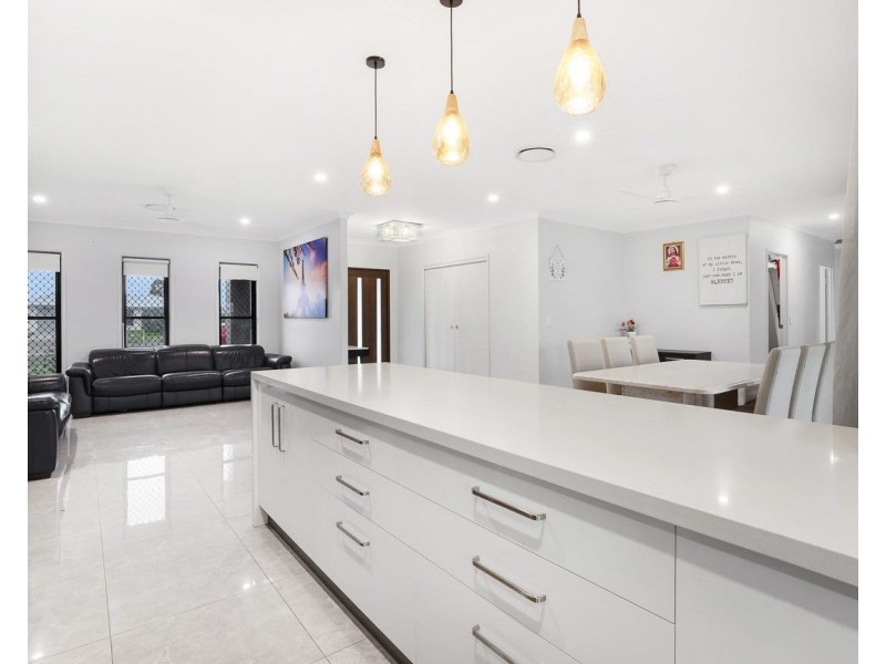 2 Daintree Court, Branyan QLD 4670