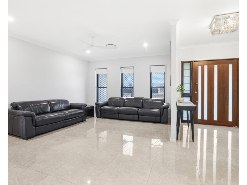 2 Daintree Court, Branyan QLD 4670