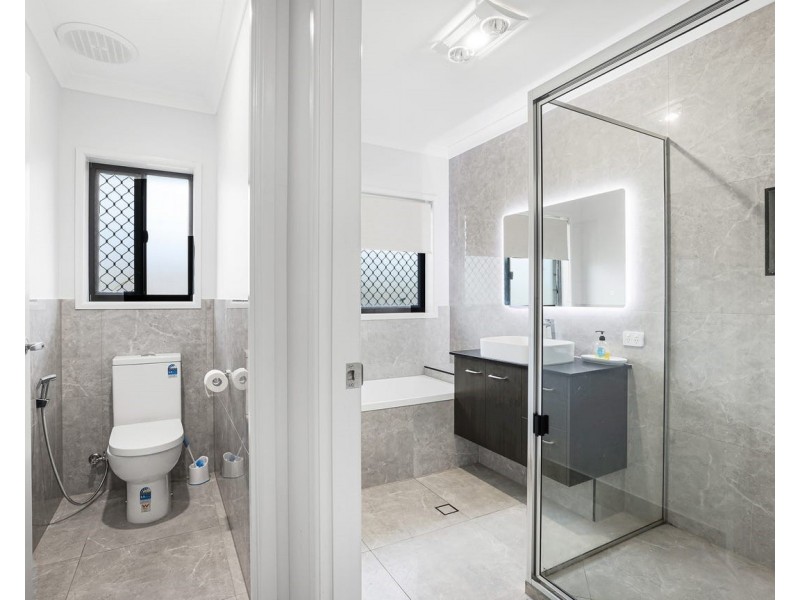 2 Daintree Court, Branyan QLD 4670