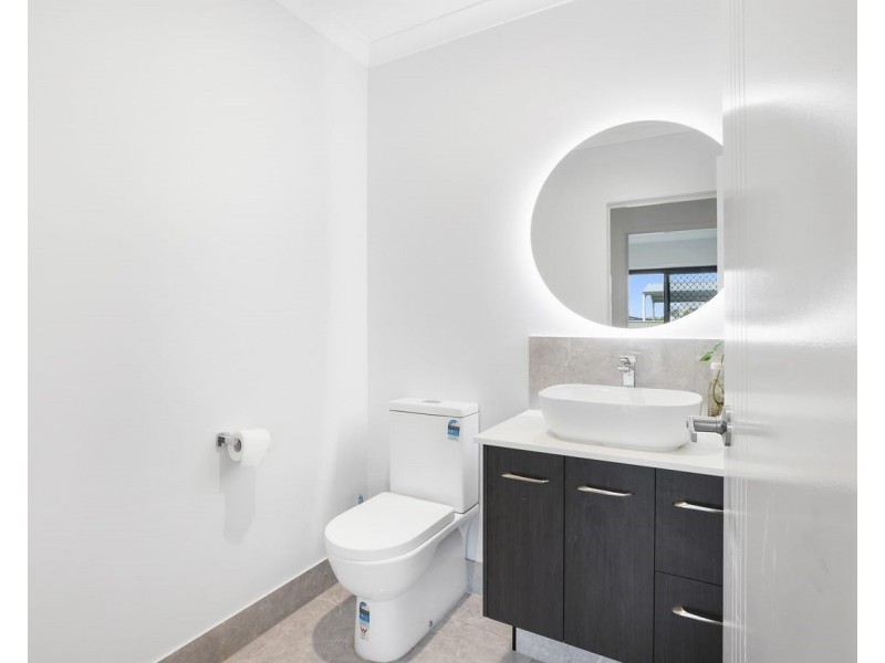 2 Daintree Court, Branyan QLD 4670