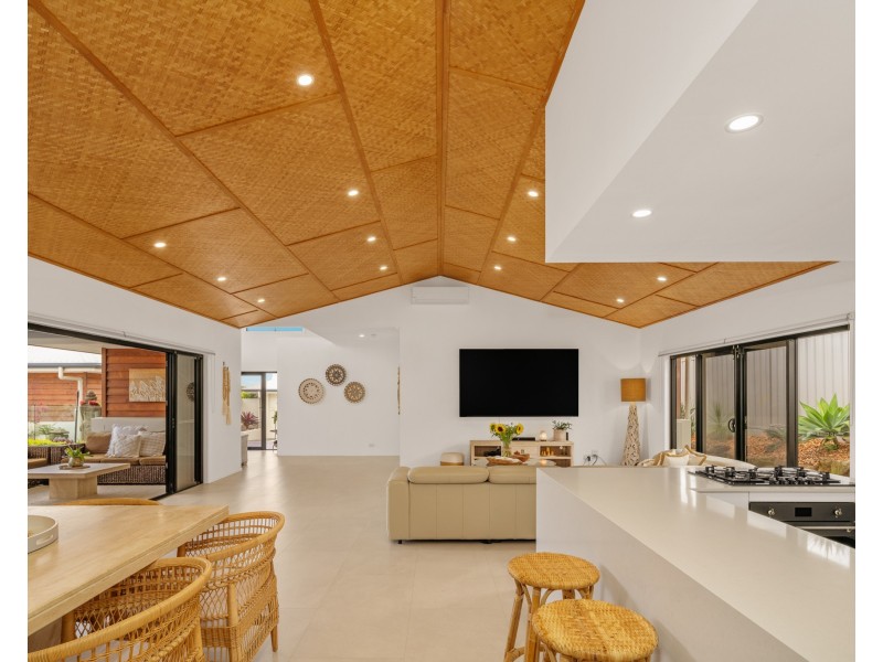 44 Attenborough Circuit, Redland Bay QLD 4165