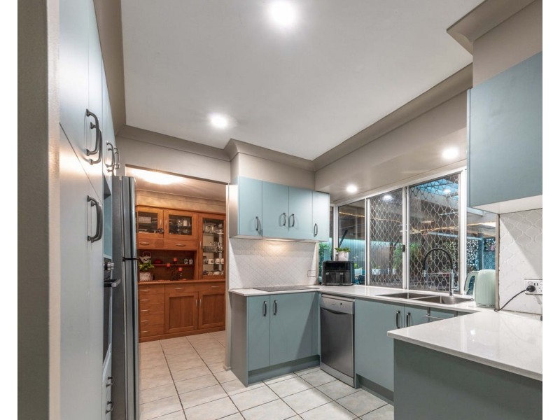 22 Arbour Way, Regents Park QLD 4118