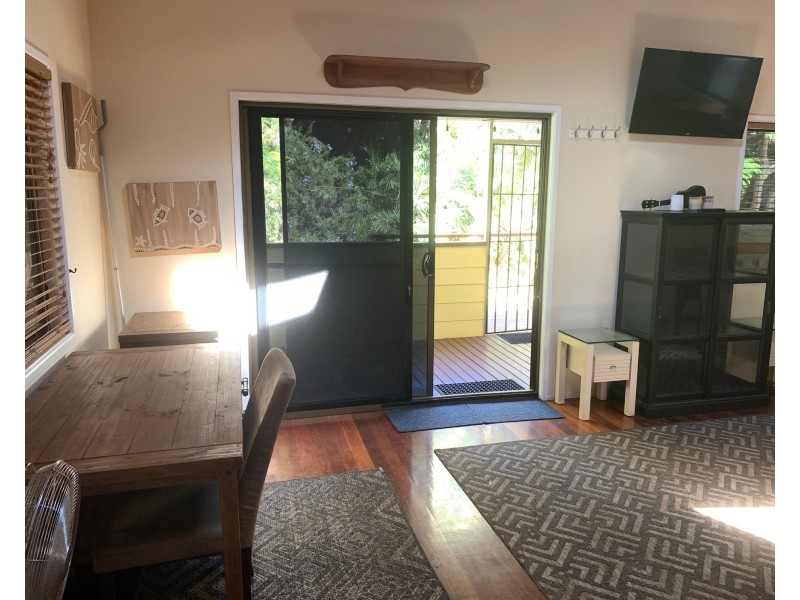 3-5 Eprapah Street, Coochiemudlo Island QLD 4184