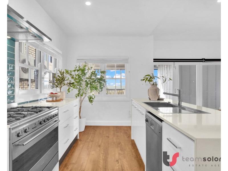 49 Waterloo Esplanade, Wynnum QLD 4178