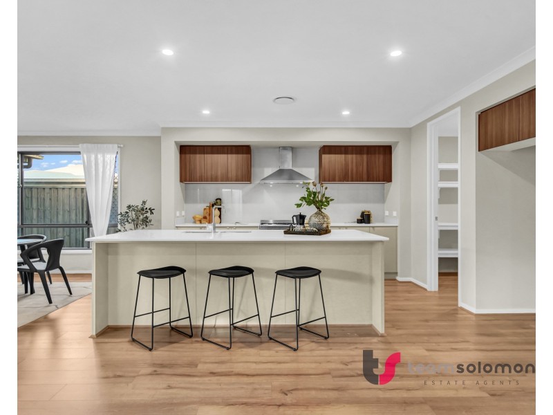 19 Shoreline Avenue, Redland Bay QLD 4165