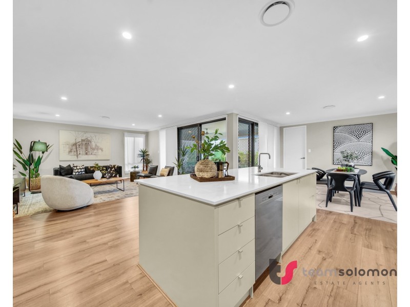 19 Shoreline Avenue, Redland Bay QLD 4165