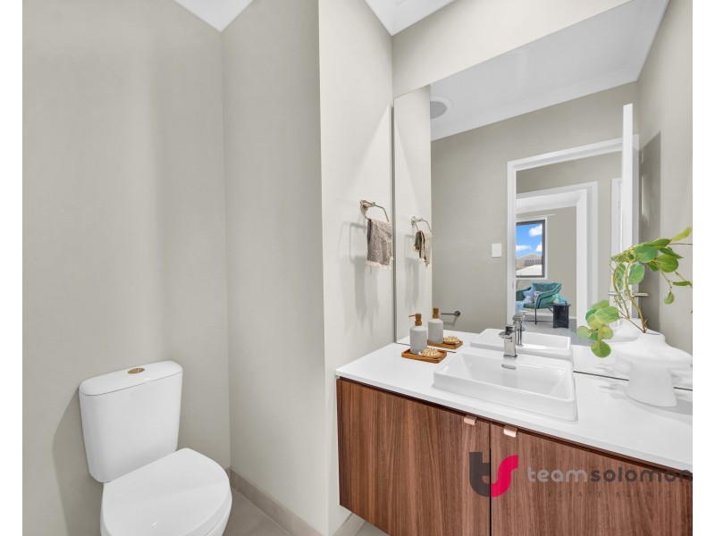19 Shoreline Avenue, Redland Bay QLD 4165