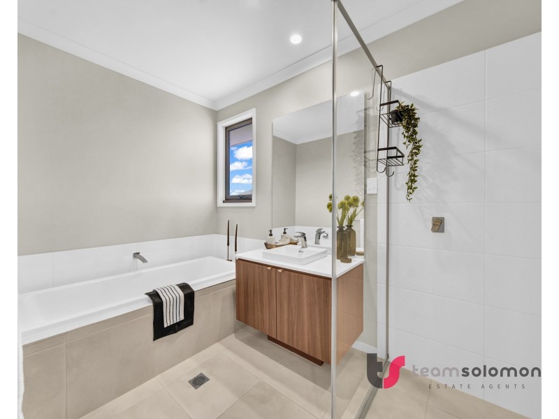 19 Shoreline Avenue, Redland Bay QLD 4165