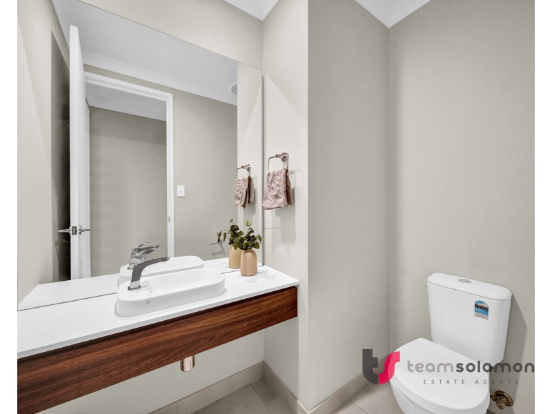 19 Shoreline Avenue, Redland Bay QLD 4165