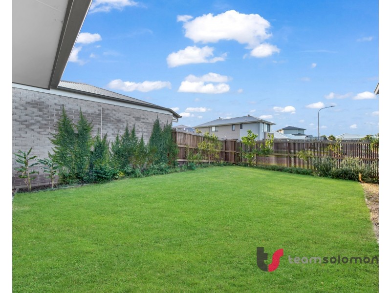 19 Shoreline Avenue, Redland Bay QLD 4165