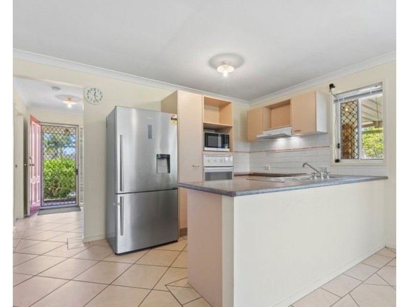 9 Cougers Court, Regents Park QLD 4118