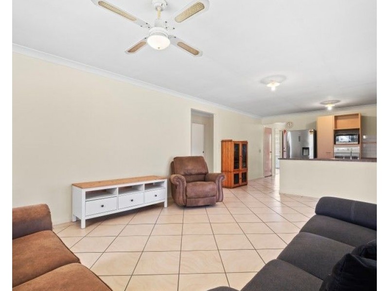 9 Cougers Court, Regents Park QLD 4118