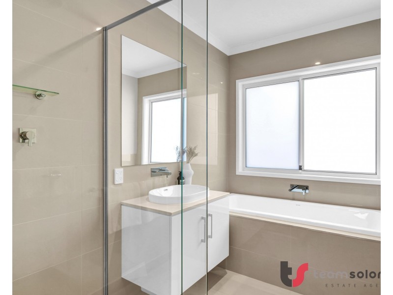 13 Bridgewater Crs, Redland Bay QLD 4165