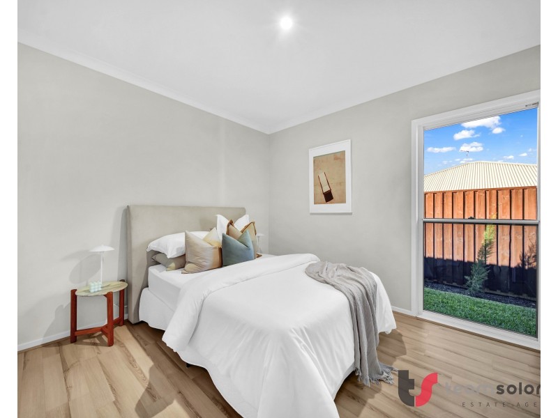 13 Bridgewater Crs, Redland Bay QLD 4165