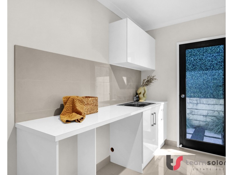 13 Bridgewater Crs, Redland Bay QLD 4165