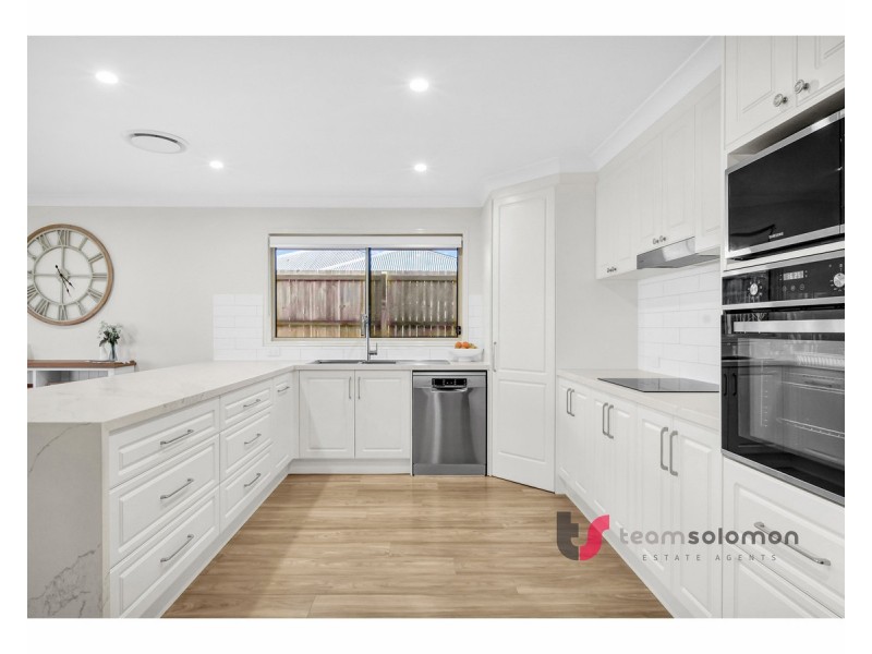 4 Highland Street, Redland Bay QLD 4165